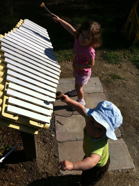 IMG_1136.JPG - Well, we already returned to the Children's Garden and discovered a new treasure, the xylophone!