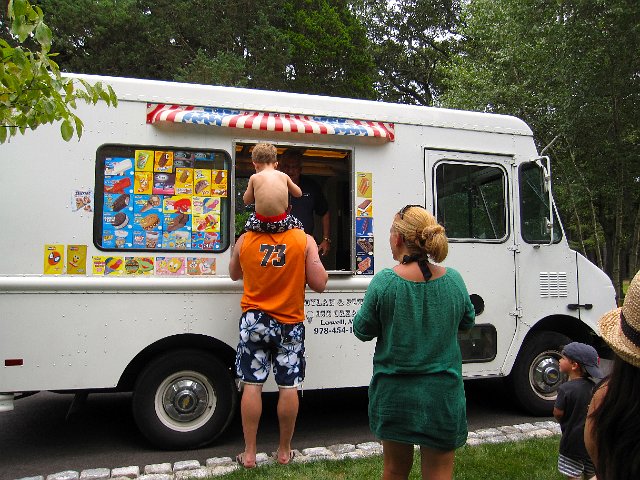 IMG_1077.jpg - The personal ice cream truck was fantastic.