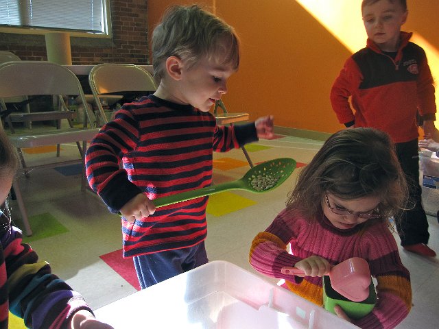 IMG_8425.jpg - It was 'bean sensory' time at ImajineThat.