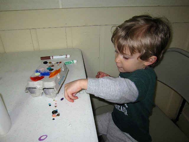IMG_4602.jpg - East Hill Farm ALWAYS had something going on .. craft time today was decorating your egg carton (needed to gather eggs from the chicken coop).