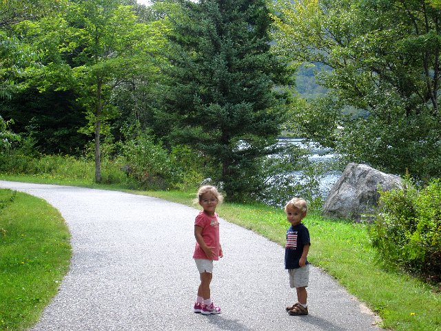 IMG_1884.jpg - On our last day to venture out and about, we stopped by Echo Lake in Franconia, NH.