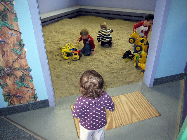 IMG_0661b.jpg - This one even had an indoor sandbox ... sounds like trouble to me!