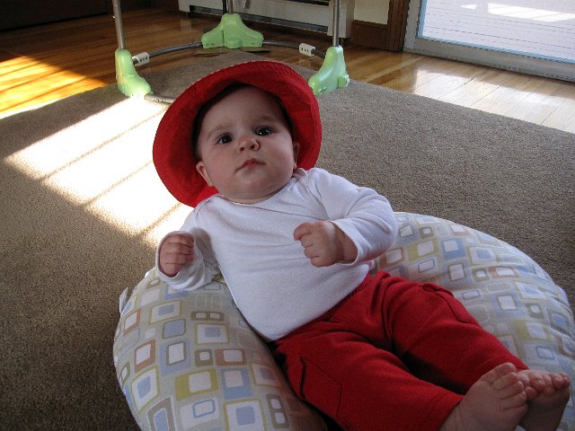 IMG_7522b.jpg - Mom bought her a new hat!