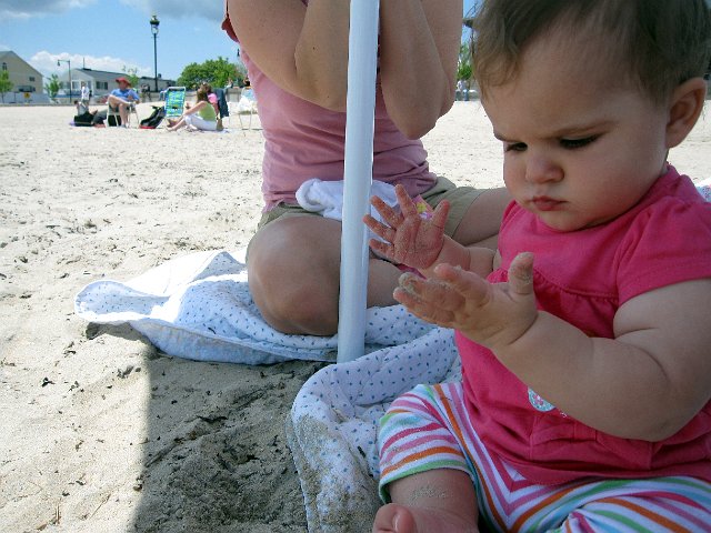 IMG_8256b.jpg - Ummm ... what's this stuff??