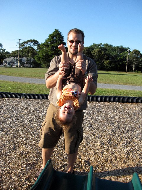 IMG_0130b.jpg - Just another crazy day at the playground with Daddy ...