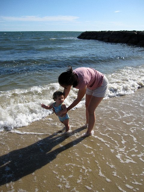 IMG_9983b.jpg - Catherine could barely wait for Mom to remove her coverup and she was heading for the water!!