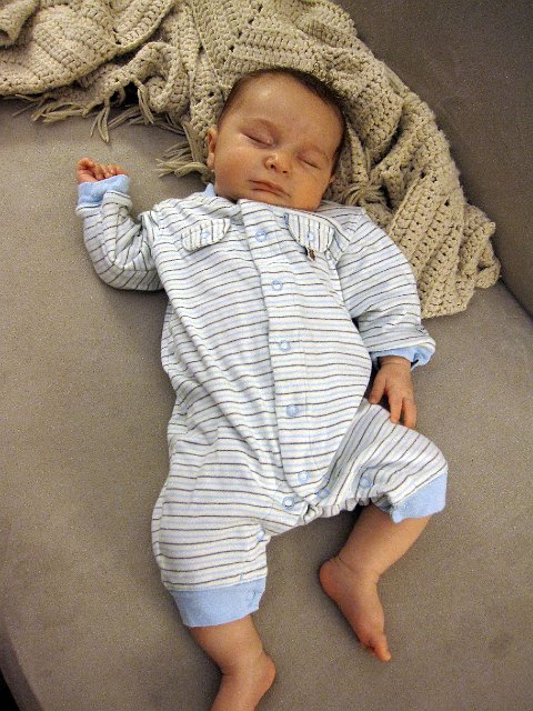 IMG_1236b.jpg - This is Nathan following that tubby, he's pooped from all the excitement.