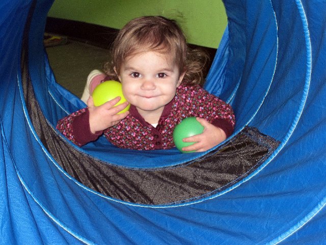 IMG_0745b.jpg - ... she then challenged herself to crawl through while trying to also hold 2 balls in her hands.  She did it, but it took a little longer!!