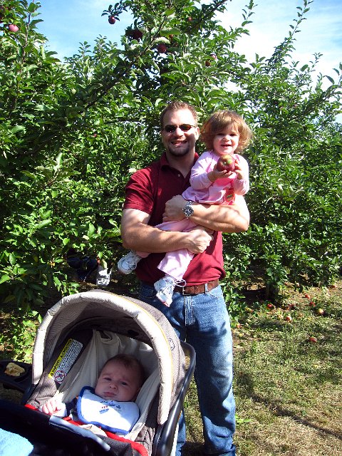 IMG_1471b.jpg - Let the apple picking adventure begin!  We met the Halsteads at Tougas Farm and had a fabulous day.