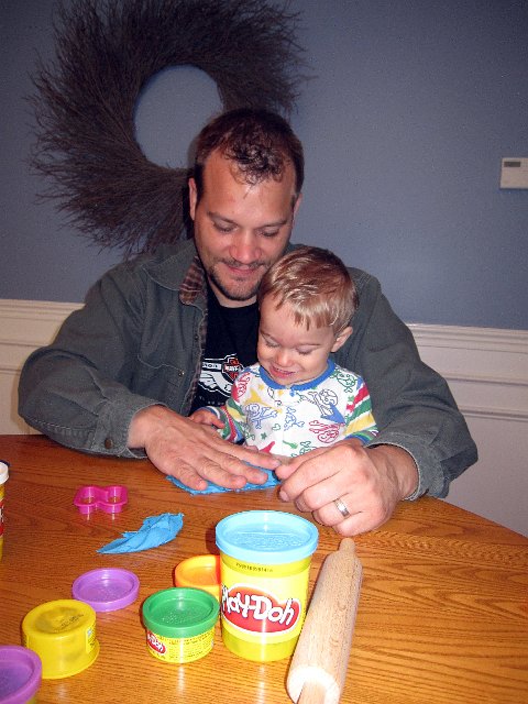IMG_5580b.jpg - Uncomfortable summer days outside means it's playdoh time inside!