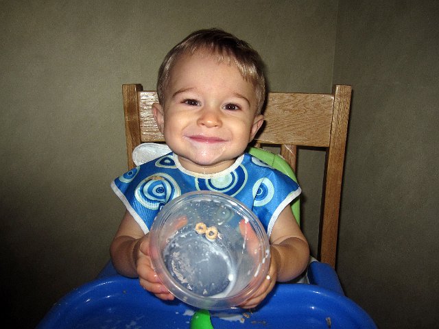 IMG_5583b.jpg - Nathan and his first official bowl (with milk, spoon and slurping) of Cheerios.