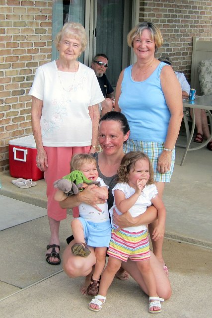 IMG_3697b.jpg - Four generations ... Great-Grandma, Nana, Mom and 2 kiddos, Nathan & Catherine.
