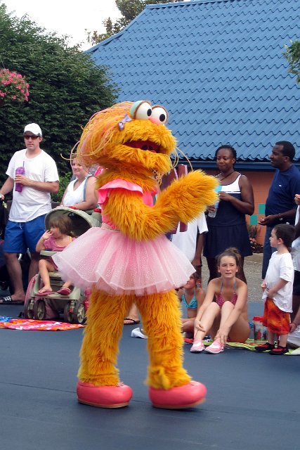 IMG_5303b.jpg - Zoe wearing her ballerina outfit in the parade.