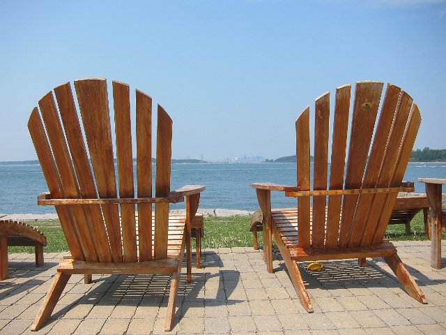 IMG_4542.jpg - Love it!  Island life with the city skyline in view ...
