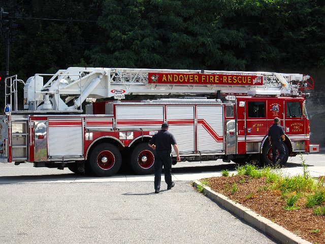 IMG_0996.jpg - They received a call and Ladder 1 stalled on the way.  Luckily it was a false alarm!