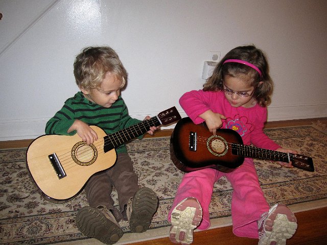 IMG_2822.jpg - Catherine received her birthday present and soon a duet was underway.