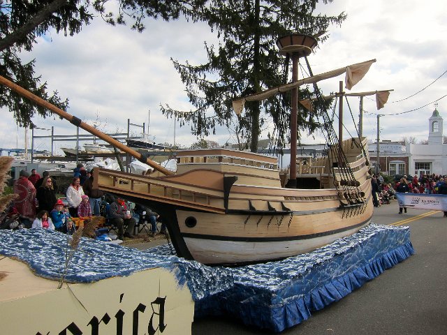 IMG_5848.jpg - A very appropriate float for the America's Hometown Parade.