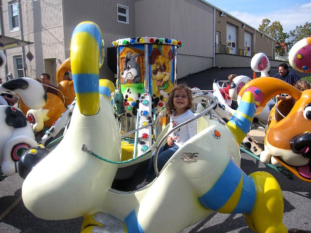 IMG_2320.jpg - The doggy ride was such a hit, they did it again with Kirra.