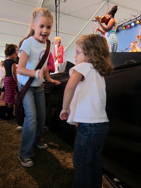 IMG_5440.jpg - She started dancing the afternoon away ...