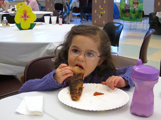 IMG_4833.jpg - Promptly we take a pizza break to fuel us up for the rest of the evening.