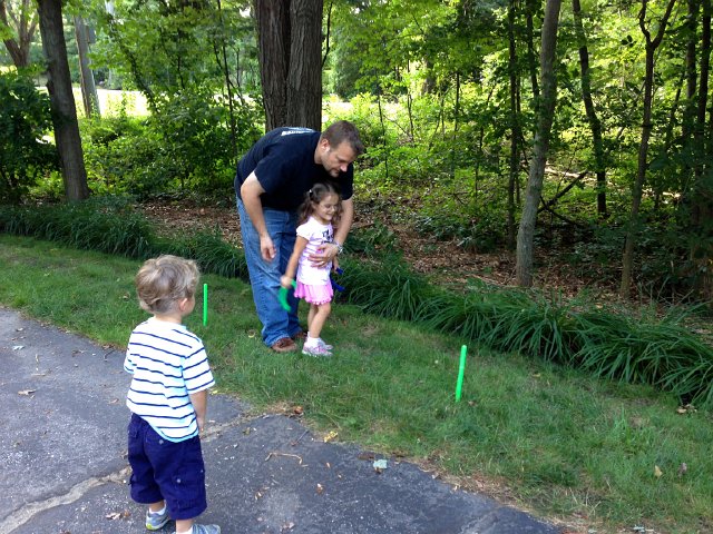 IMG_3946.jpg - Daddy teaching the wonderful world of horseshoes to the kids.