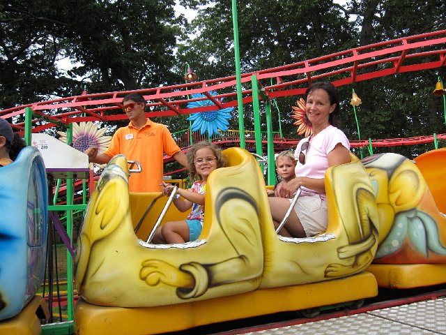 IMG_8009.jpg - Mommy is a rollercoaster lover too, so let's do it again and this time with Mom!