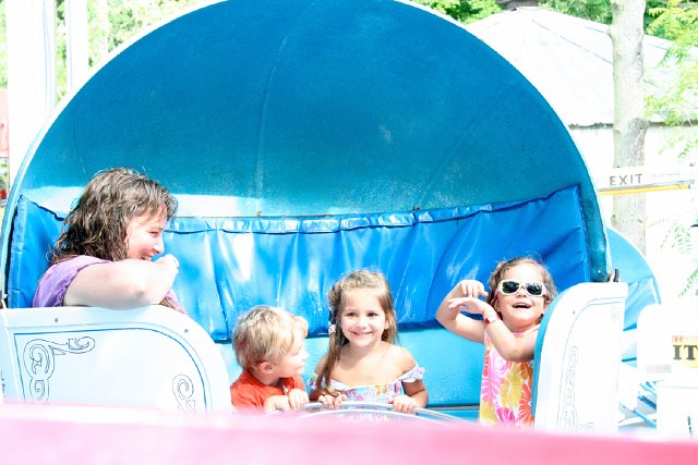 _MG_4884.jpg - Meanwhile, the kids and Grandmum were going on the Tilt-A-Whirl.  Yikes!
