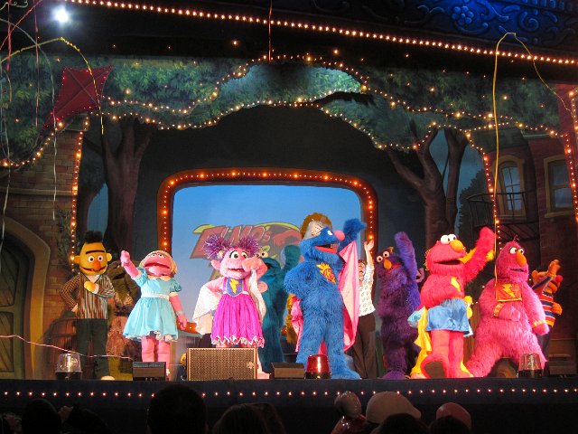 IMG_6608.jpg - It ended with the popping of balloons and streamers falling from the ceiling.  Thanks for a great show, Sesame Street!