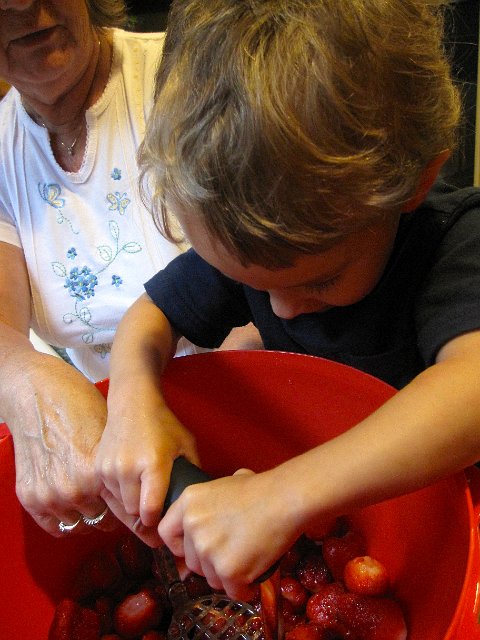 IMG_6969.jpg - Now for their favorite part, mashing!