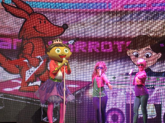 IMG_5753.jpg - Princess Presto (with Spelling Power) was dreaming of being a rock star.
