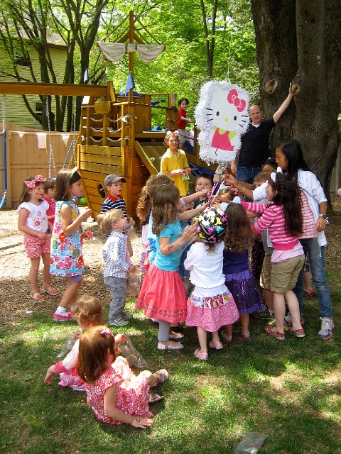 IMG_6138.jpg - Pinata madness!!