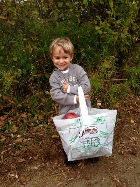 IMG_4633.jpg - Tough guy wants to see if he can carry the big, big bag of apples.