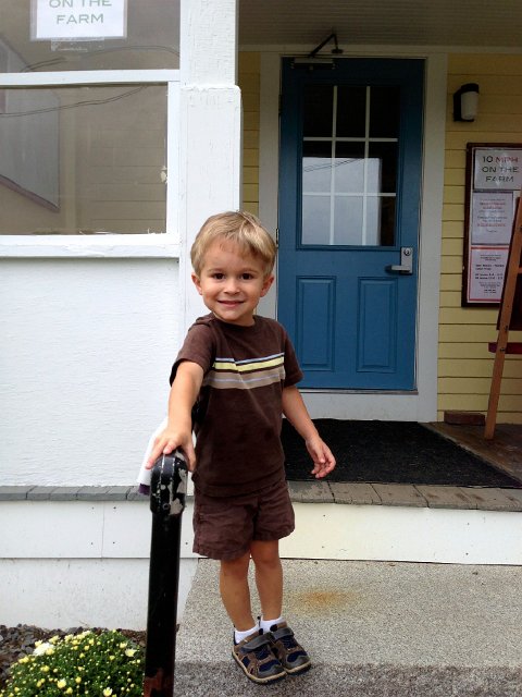 IMG_4159.jpg - Wow, what a big boy you are already.  He makes us very proud indeed!!