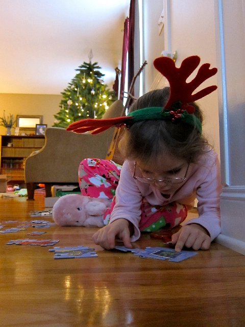 IMG_6157.jpg - Catherine is already tackling her puzzle.