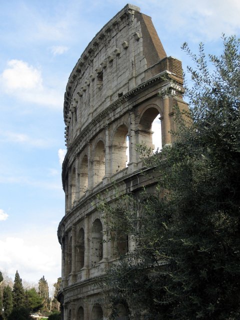 Colosseum-78.JPG - From the Middle Ages onwards, the Colosseum has been one of Rome's and the world's greatest marvels, attracting hoards of visitors.