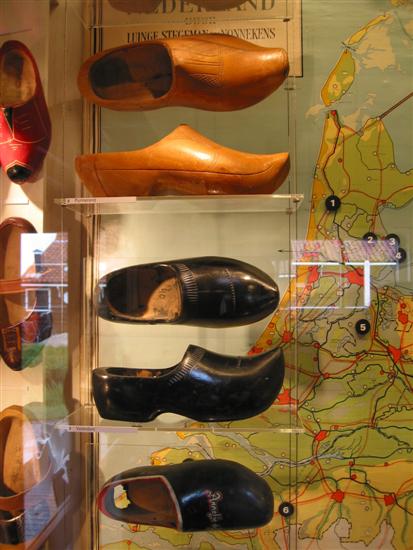 clogmaker09.jpg