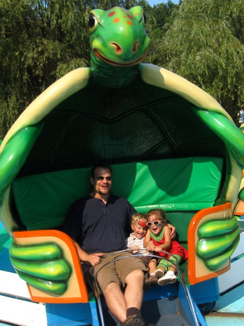 IMG_1873.jpg - Mom passed on another round with the spinning turtle, geesh!